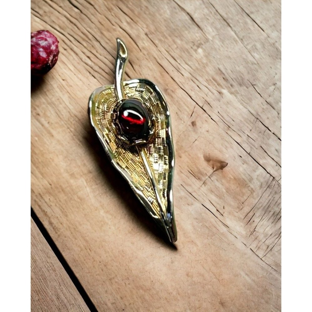 Vintage Autumn Leaf Gold Tone Pin Brooch